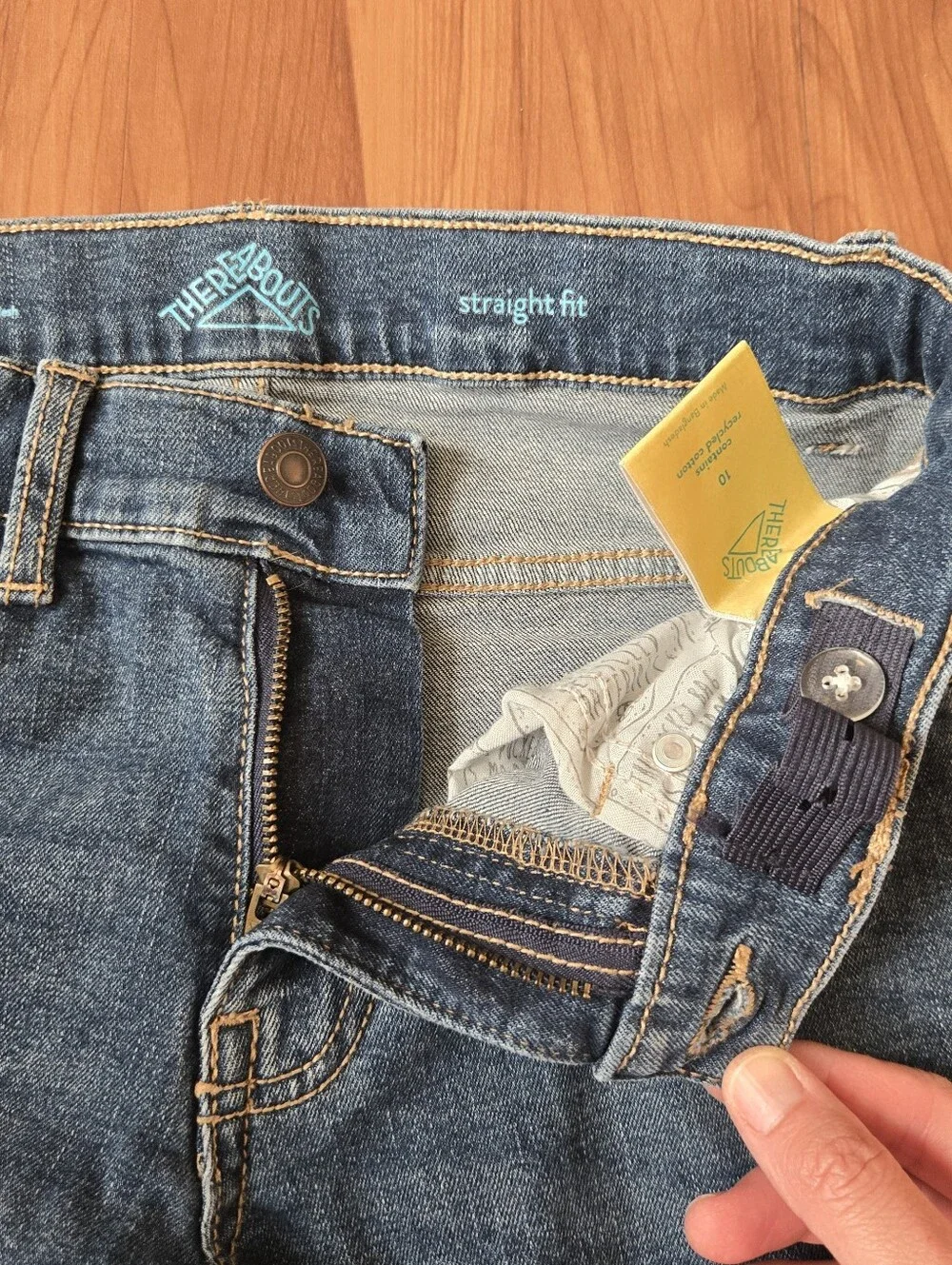 Classic Kids size 10 Straight-Leg Jeans in Medium Blue EUC Thereabouts